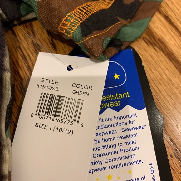 Justice League Pajamas Size L 10/12 Camo bottoms and sleeves.. - Picture 5 of 8